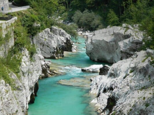 Der Fluss Soča und das Soča-Tal: Ein perfekter Aufenthalt Unterkunft in der Erjavčeva koča Berghütte