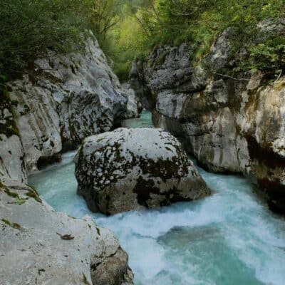 Der Fluss Soča und das Soča-Tal: Ein perfekter Aufenthalt Unterkunft in der Erjavčeva koča Berghütte