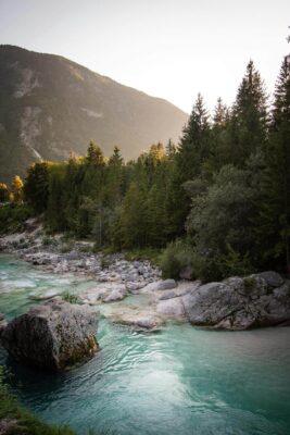 Der Fluss Soča und das Soča-Tal: Ein perfekter Aufenthalt Unterkunft in der Erjavčeva koča Berghütte